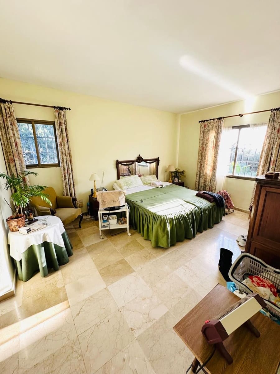 3 bedroom Villa for sale in New Golden Mile with pool garage - € 920,000 (Ref: 9735885)