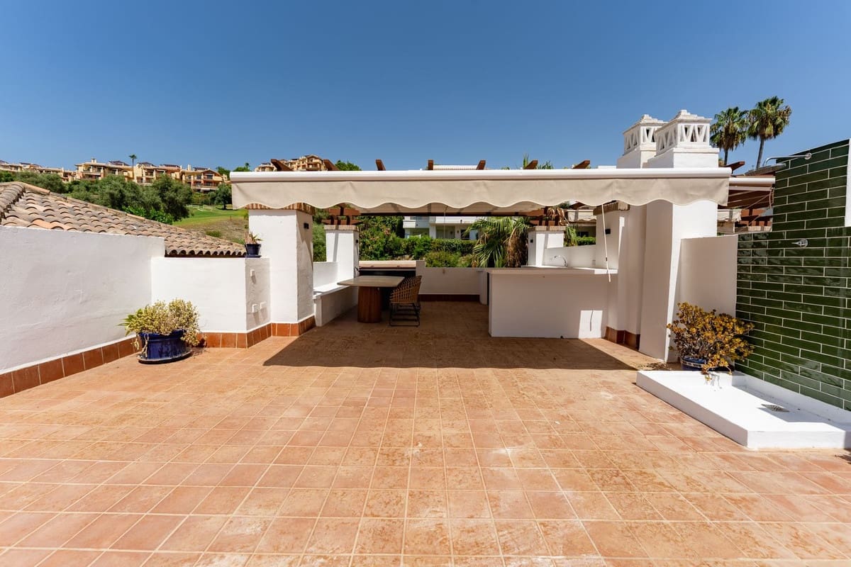 2 soveværelse Penthouse til salg i Los Arqueros med swimmingpool garage - € 465.000 (Ref: 10011946)