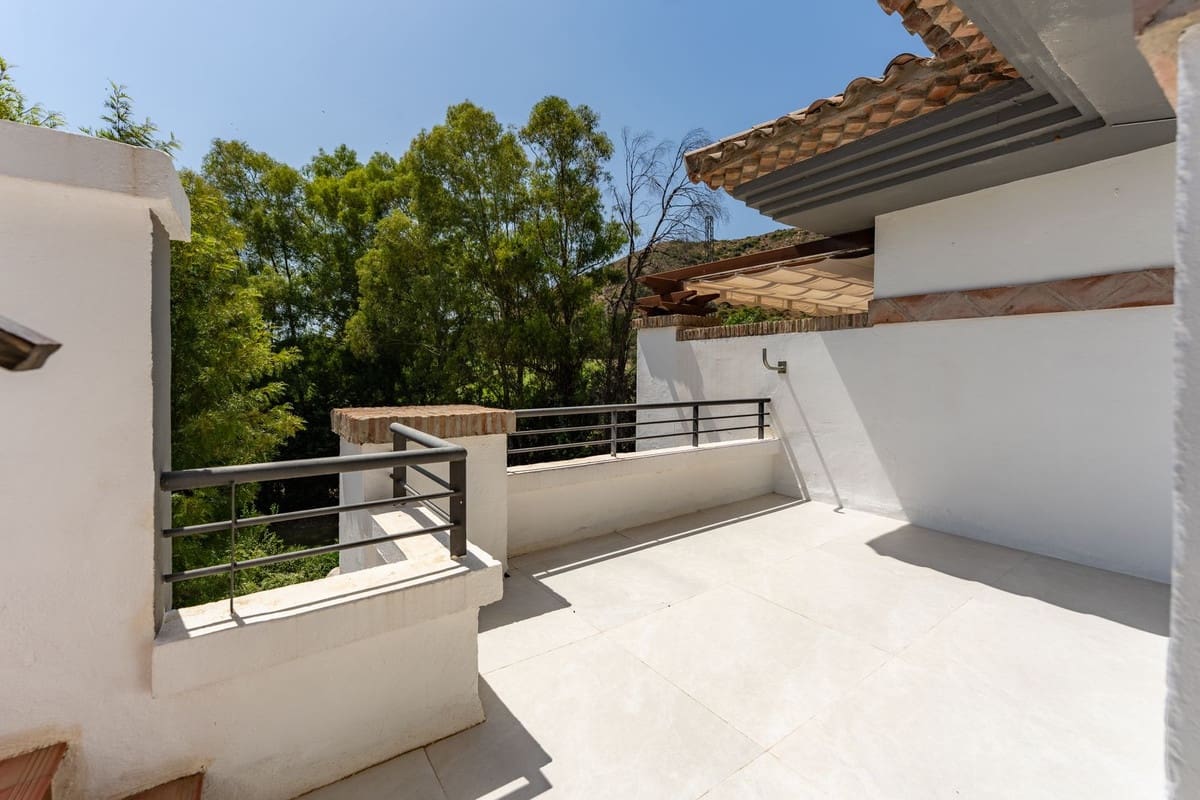 2 soveværelse Penthouse til salg i Los Arqueros med swimmingpool garage - € 465.000 (Ref: 10011946)