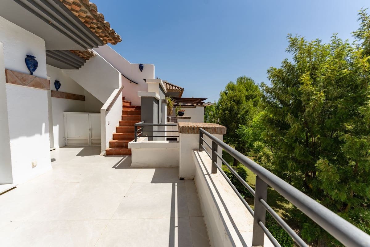 2 soveværelse Penthouse til salg i Los Arqueros med swimmingpool garage - € 465.000 (Ref: 10011946)