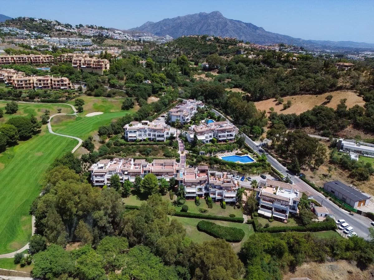 2 soveværelse Penthouse til salg i Los Arqueros med swimmingpool garage - € 465.000 (Ref: 10011946)