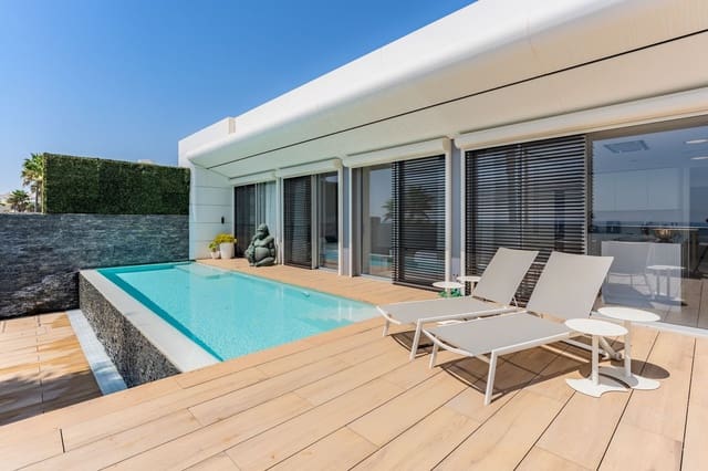 4 bedroom Semi-detached Villa for rent in Estepona with pool garage - € 15,000 (Ref: 10023331)