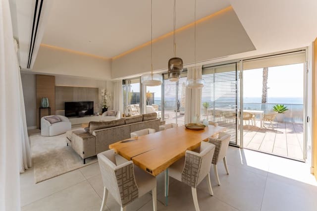 4 bedroom Semi-detached Villa for rent in Estepona with pool garage - € 15,000 (Ref: 10023331)