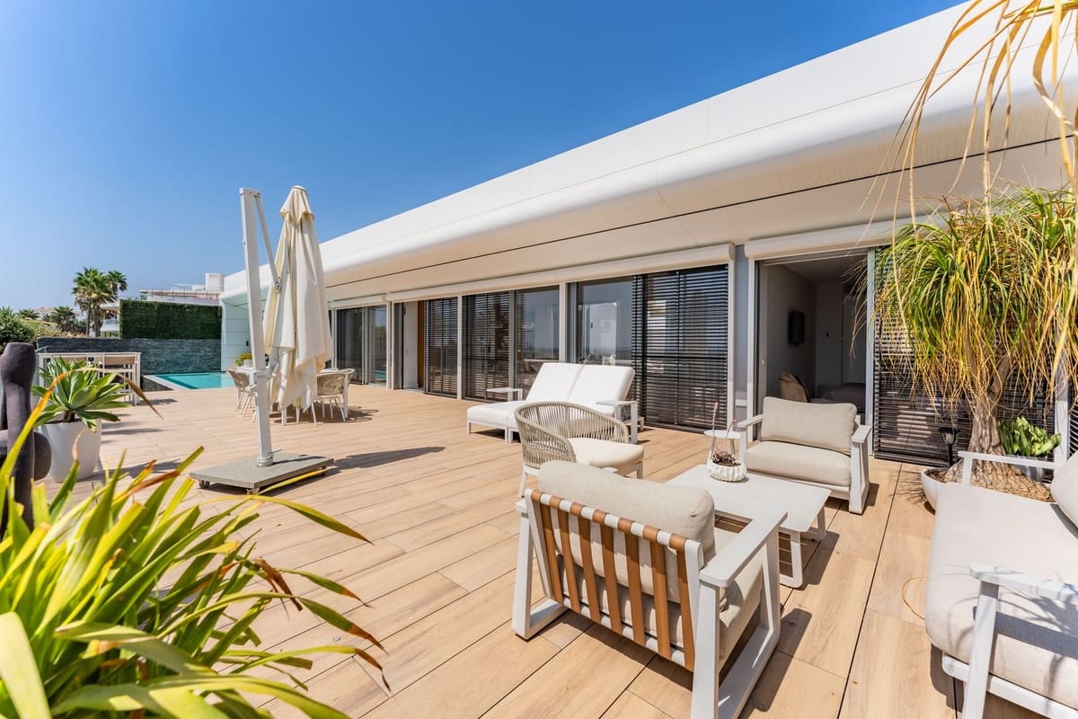 4 makuuhuone Paritalo vuokrattavana paikassa Estepona mukana uima-altaan 
autotalli - 15 000 € (Ref: 10023331)