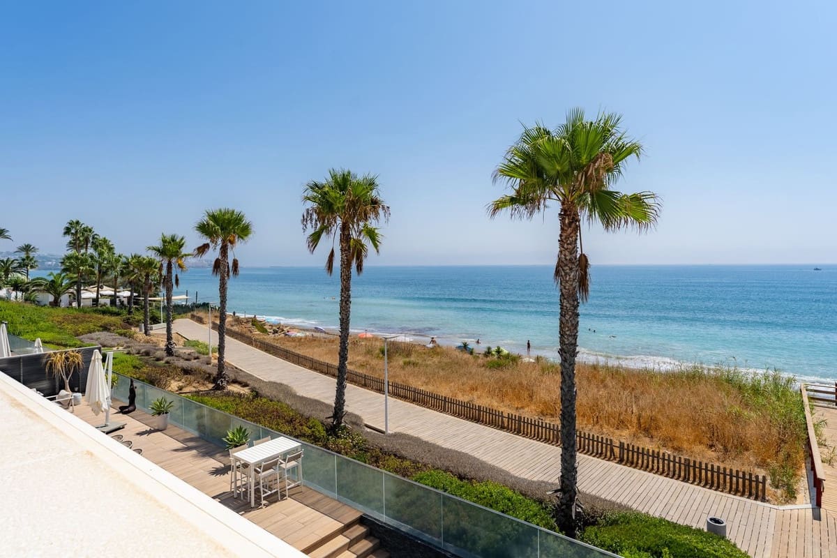 4 makuuhuone Paritalo vuokrattavana paikassa Estepona mukana uima-altaan 
autotalli - 15 000 € (Ref: 10023331)