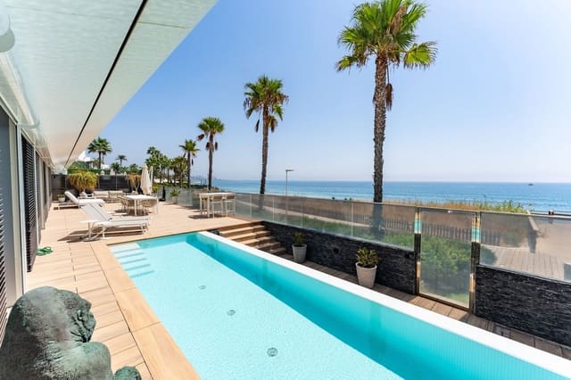 4 bedroom Semi-detached Villa for rent in Estepona with pool garage - € 15,000 (Ref: 10023331)