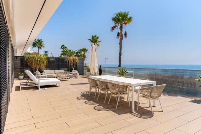 4 bedroom Semi-detached Villa for rent in Estepona with pool garage - € 15,000 (Ref: 10023331)