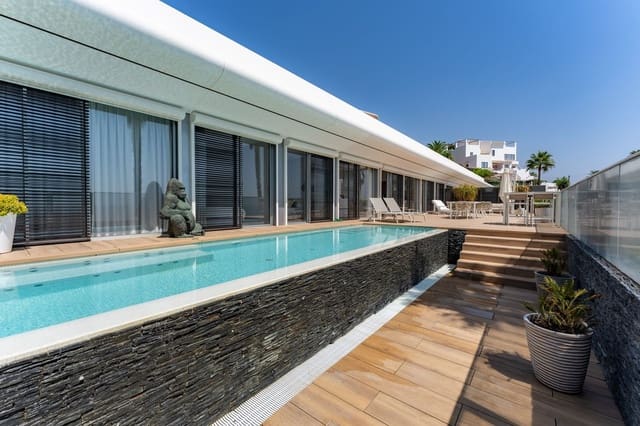 4 bedroom Semi-detached Villa for rent in Estepona with pool garage - € 15,000 (Ref: 10023331)