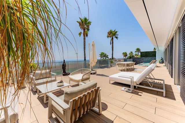 4 bedroom Semi-detached Villa for rent in Estepona with pool garage - € 15,000 (Ref: 10023331)