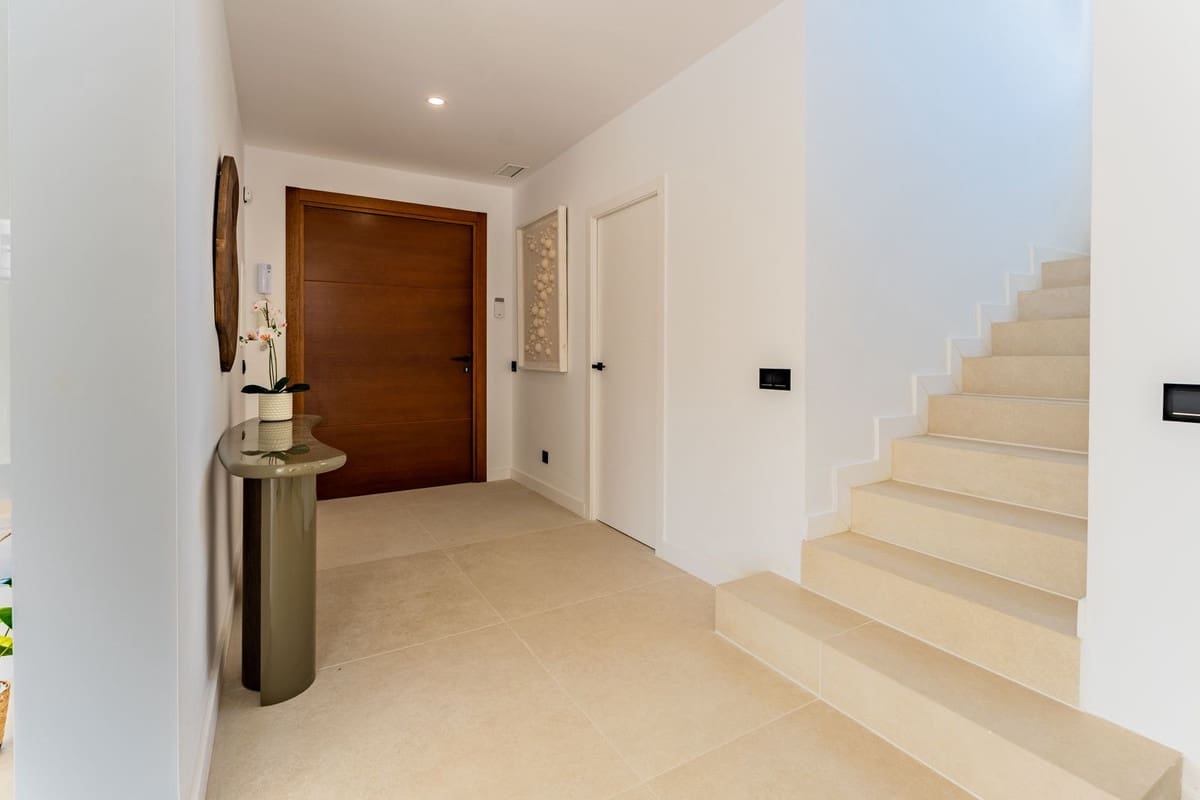 4 soverom Villa til leie i Nueva Andalucia med svømmebasseng garasje - € 12 900 (Ref: 10023464)
