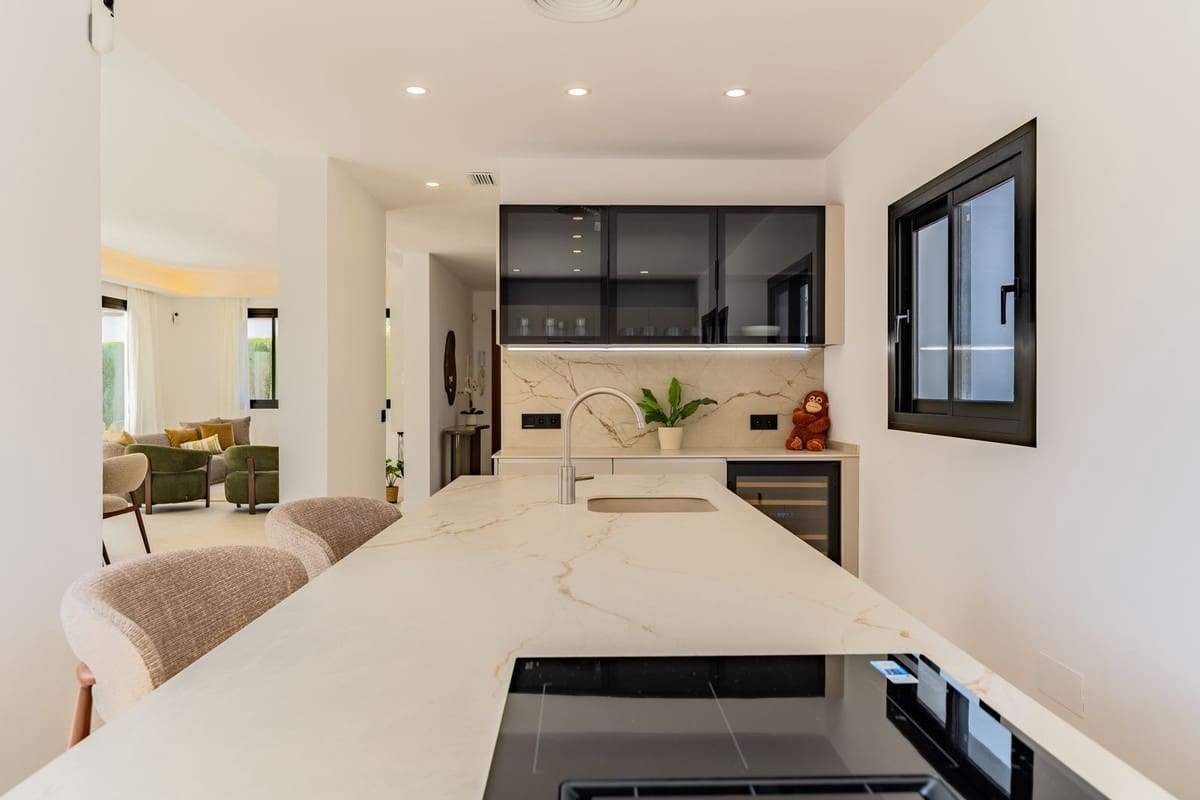 4 soverom Villa til leie i Nueva Andalucia med svømmebasseng garasje - € 12 900 (Ref: 10023464)