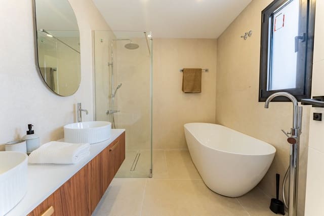 4 quarto Moradia para arrendar em Nueva Andalucia, Marbella com piscina garagem - 12 900 € (Ref: 10023464)