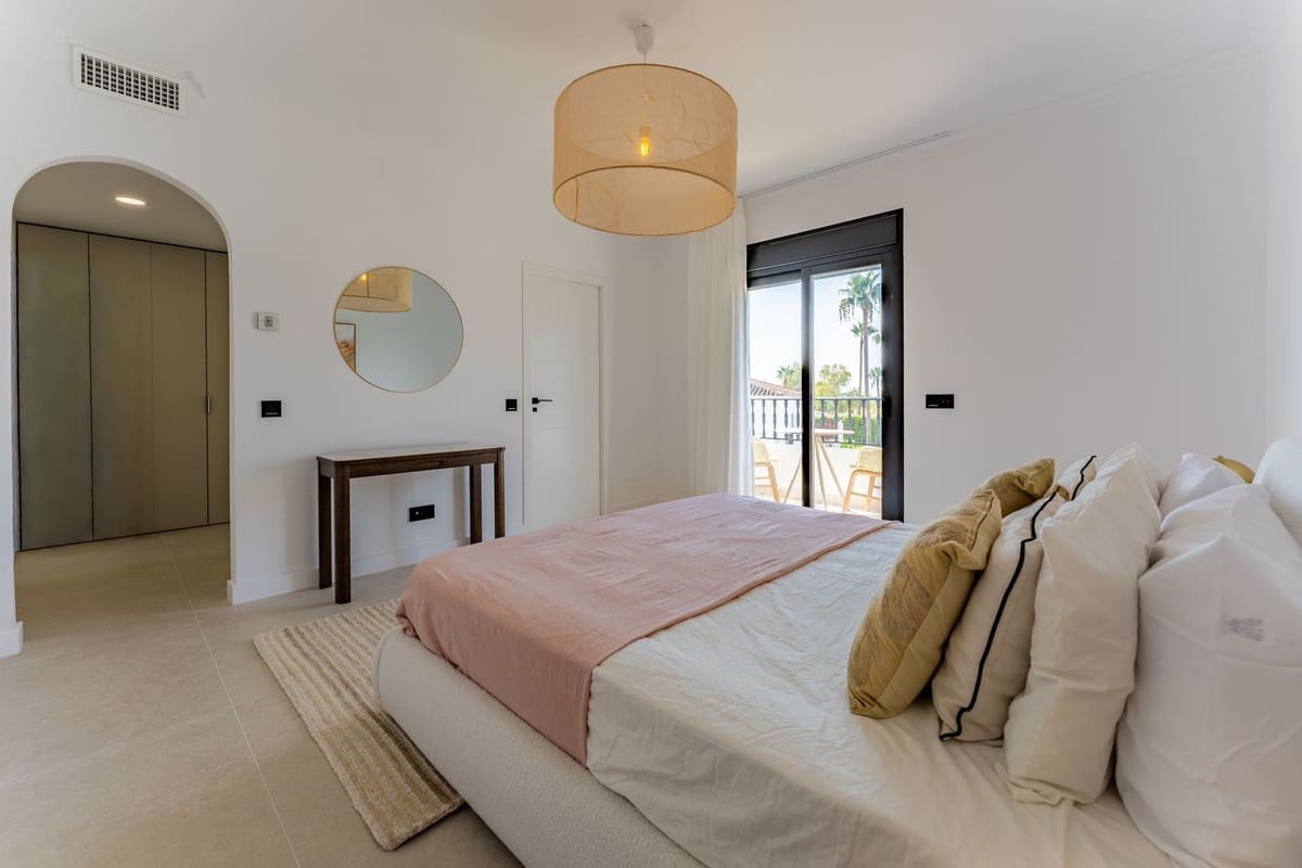 4 soverom Villa til leie i Nueva Andalucia med svømmebasseng garasje - € 12 900 (Ref: 10023464)