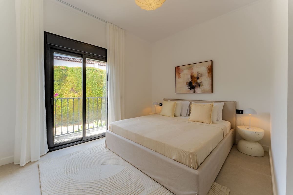 4 soverom Villa til leie i Nueva Andalucia med svømmebasseng garasje - € 12 900 (Ref: 10023464)