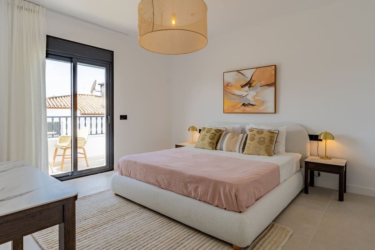 4 soverom Villa til leie i Nueva Andalucia med svømmebasseng garasje - € 12 900 (Ref: 10023464)