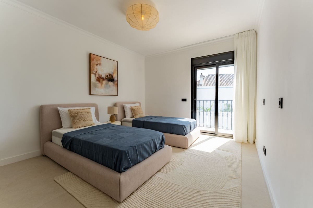4 soverom Villa til leie i Nueva Andalucia med svømmebasseng garasje - € 12 900 (Ref: 10023464)
