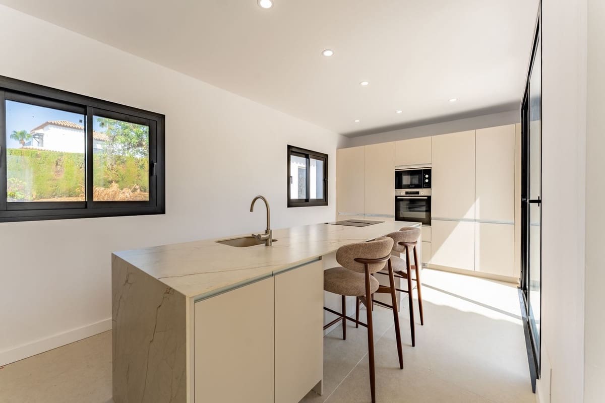 4 soverom Villa til leie i Nueva Andalucia med svømmebasseng garasje - € 12 900 (Ref: 10023464)