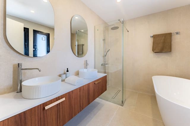 4 quarto Moradia para arrendar em Nueva Andalucia, Marbella com piscina garagem - 12 900 € (Ref: 10023464)
