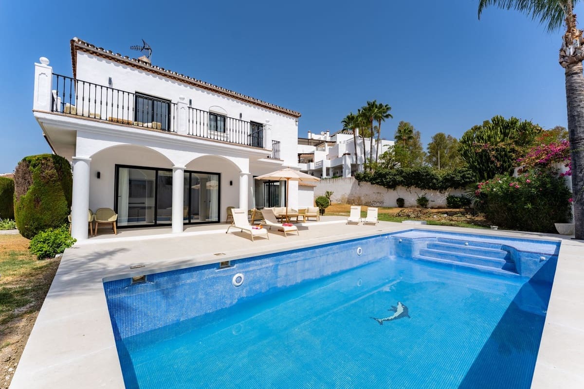 4 soverom Villa til leie i Nueva Andalucia med svømmebasseng garasje - € 12 900 (Ref: 10023464)
