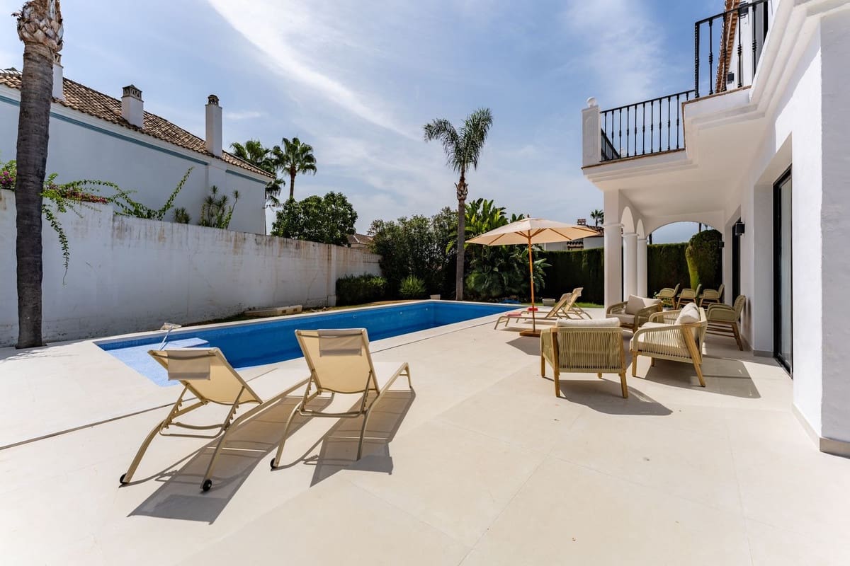 4 soverom Villa til leie i Nueva Andalucia med svømmebasseng garasje - € 12 900 (Ref: 10023464)