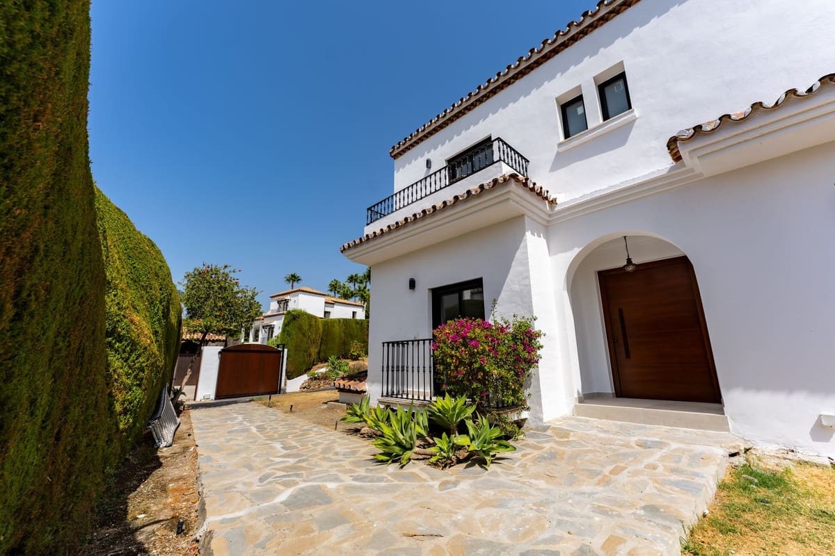 4 soverom Villa til leie i Nueva Andalucia med svømmebasseng garasje - € 12 900 (Ref: 10023464)