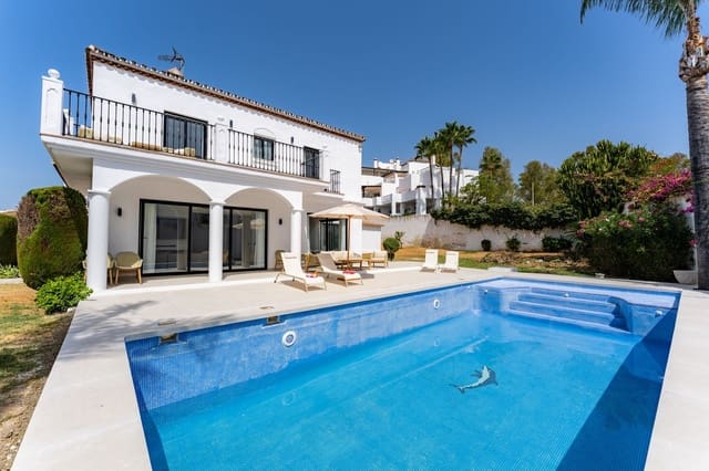 4 quarto Moradia para arrendar em Nueva Andalucia, Marbella com piscina garagem - 12 900 € (Ref: 10023464)