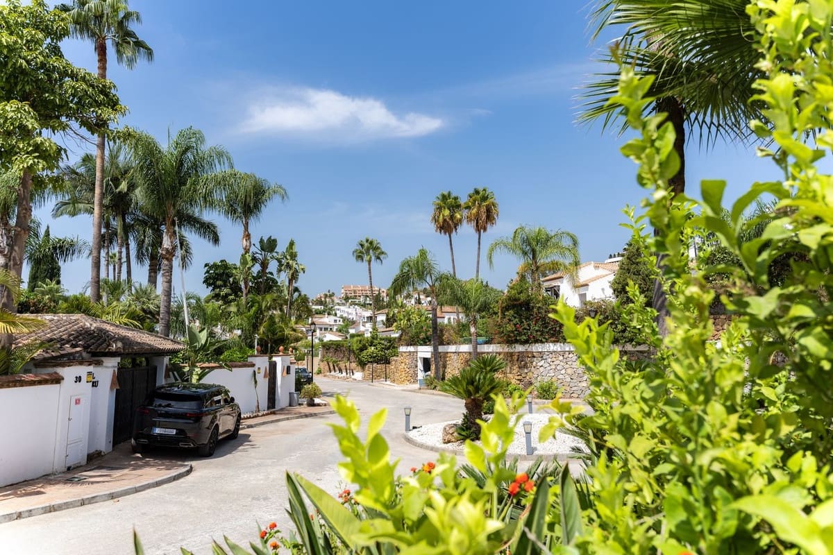 4 soverom Villa til leie i Nueva Andalucia med svømmebasseng garasje - € 12 900 (Ref: 10023464)