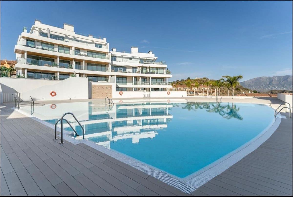 2 sypialnia Apartament na sprzedaż w La Cala de Mijas z basenem garażem - 665 000 € (Ref: 8802649)