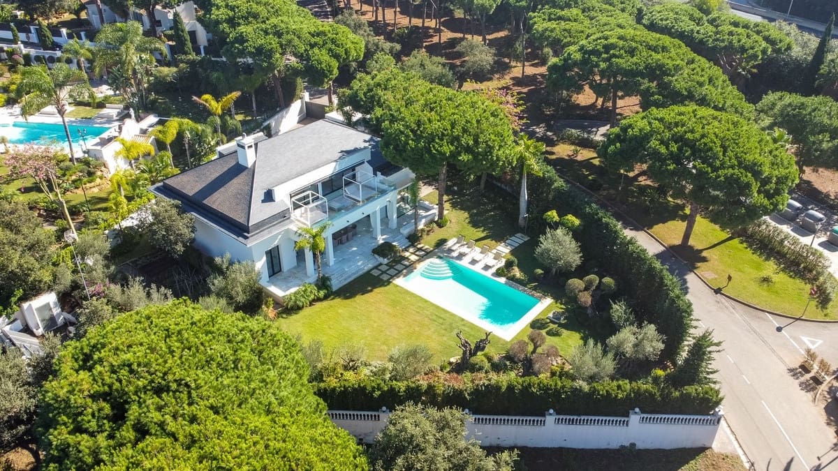 4 soveværelse Villa til leje i Marbella med swimmingpool - € 9.000 (Ref: 8983123)