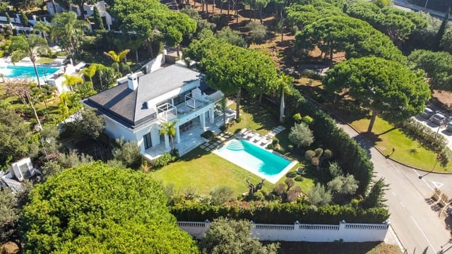 4 makuuhuone Huvila vuokrattavana paikassa Las Chapas, Marbella mukana uima-altaan 
autotalli - 9 000 € (Ref: 8983123)