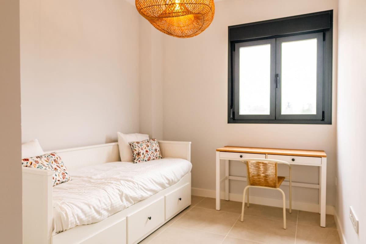 2 camera da letto Attico da affittare in New Golden Mile con garage - 2.100 € (Rif: 9005199)