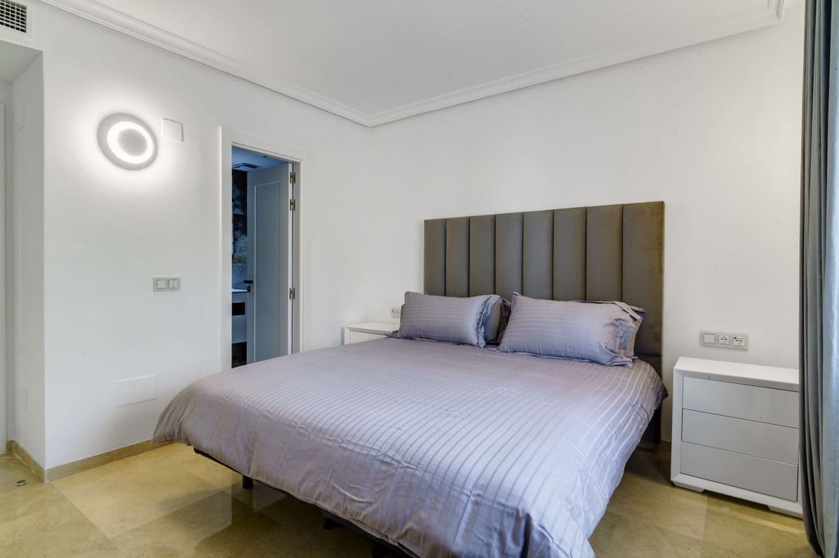 3 bedroom Apartment for rent in Estepona with pool garage - € 3,750 (Ref: 9115593)