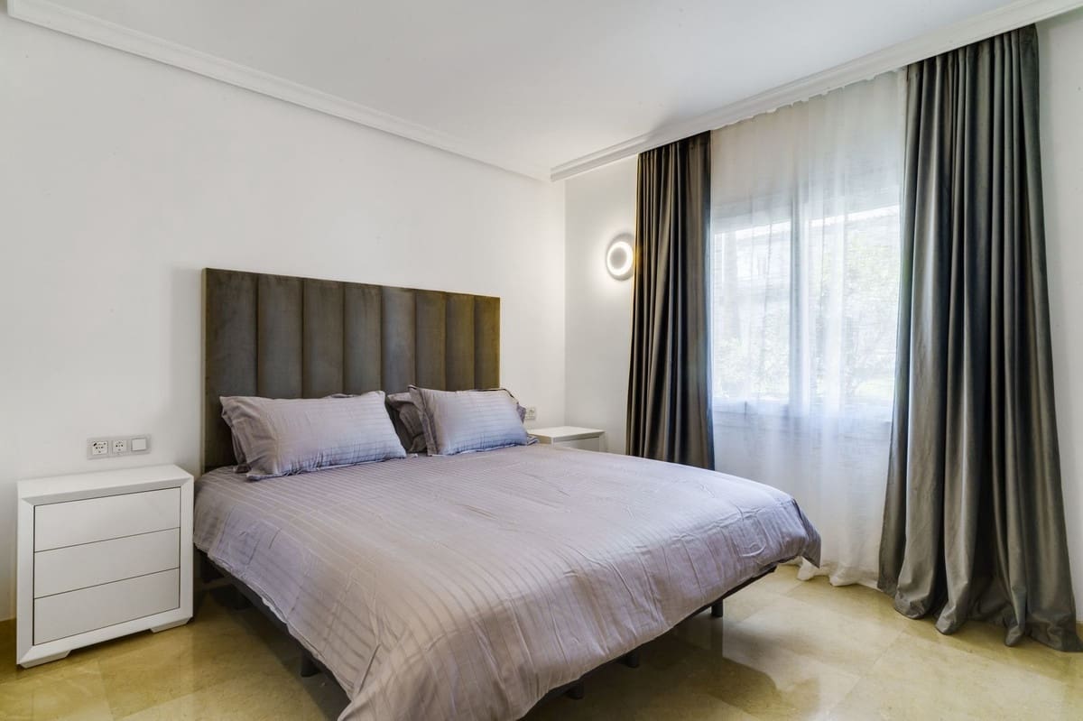 3 bedroom Apartment for rent in Estepona with pool garage - € 3,750 (Ref: 9115593)