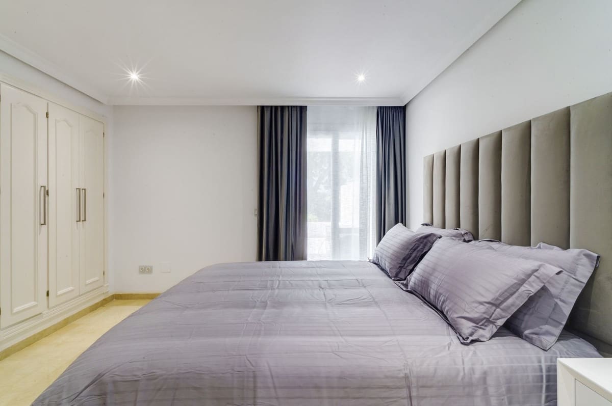 3 bedroom Apartment for rent in Estepona with pool garage - € 3,750 (Ref: 9115593)