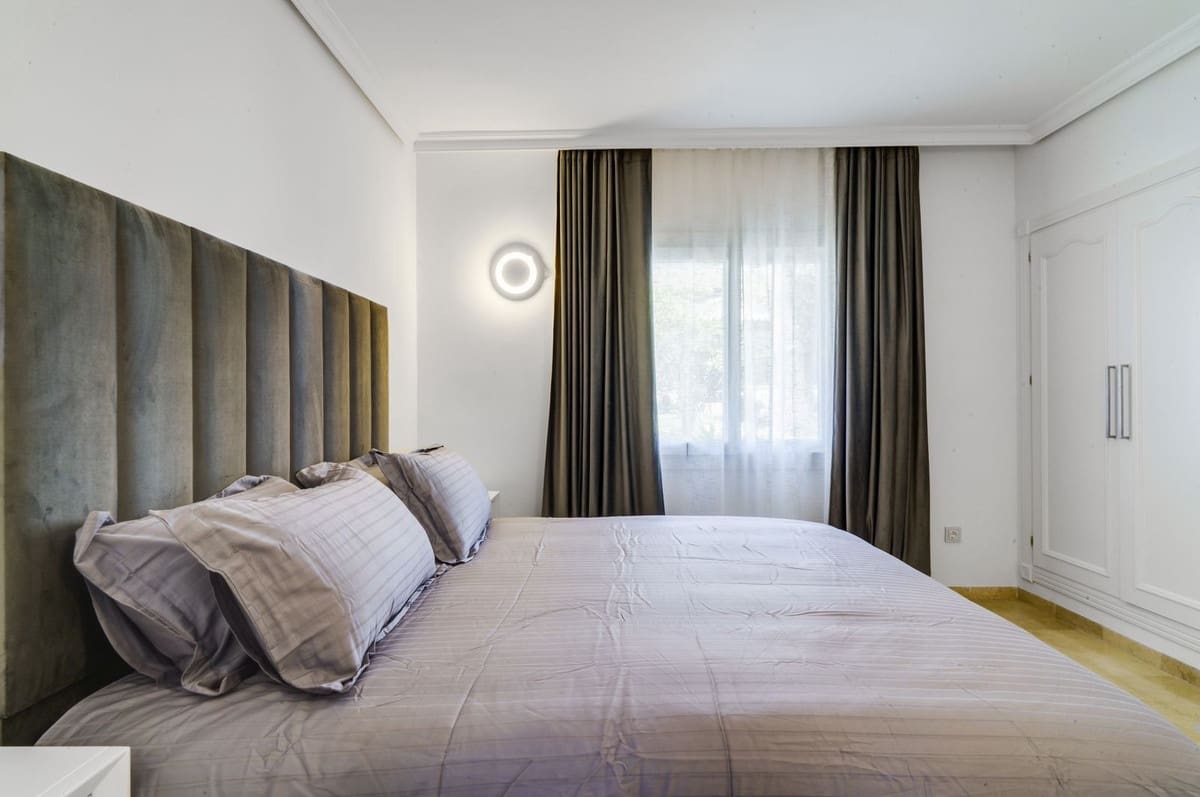 3 bedroom Apartment for rent in Estepona with pool garage - € 3,750 (Ref: 9115593)