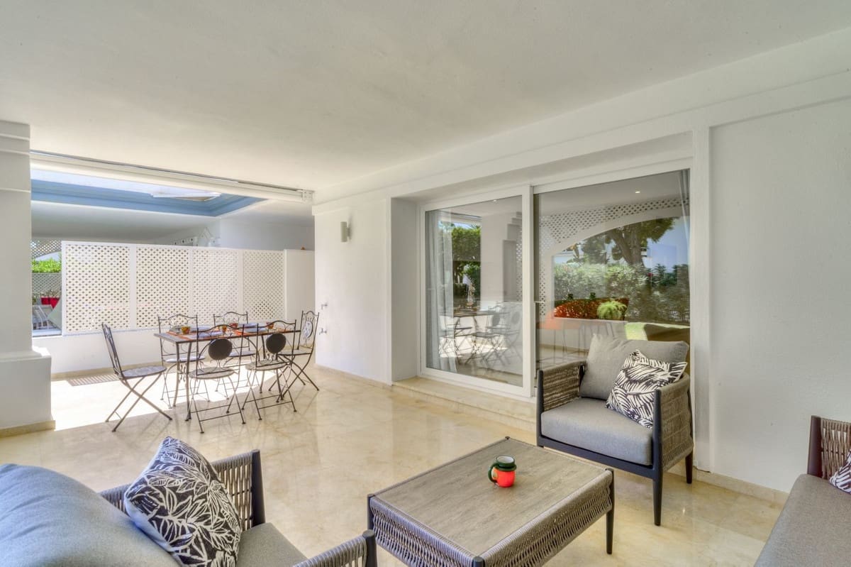 3 bedroom Apartment for rent in Estepona with pool garage - € 3,750 (Ref: 9115593)