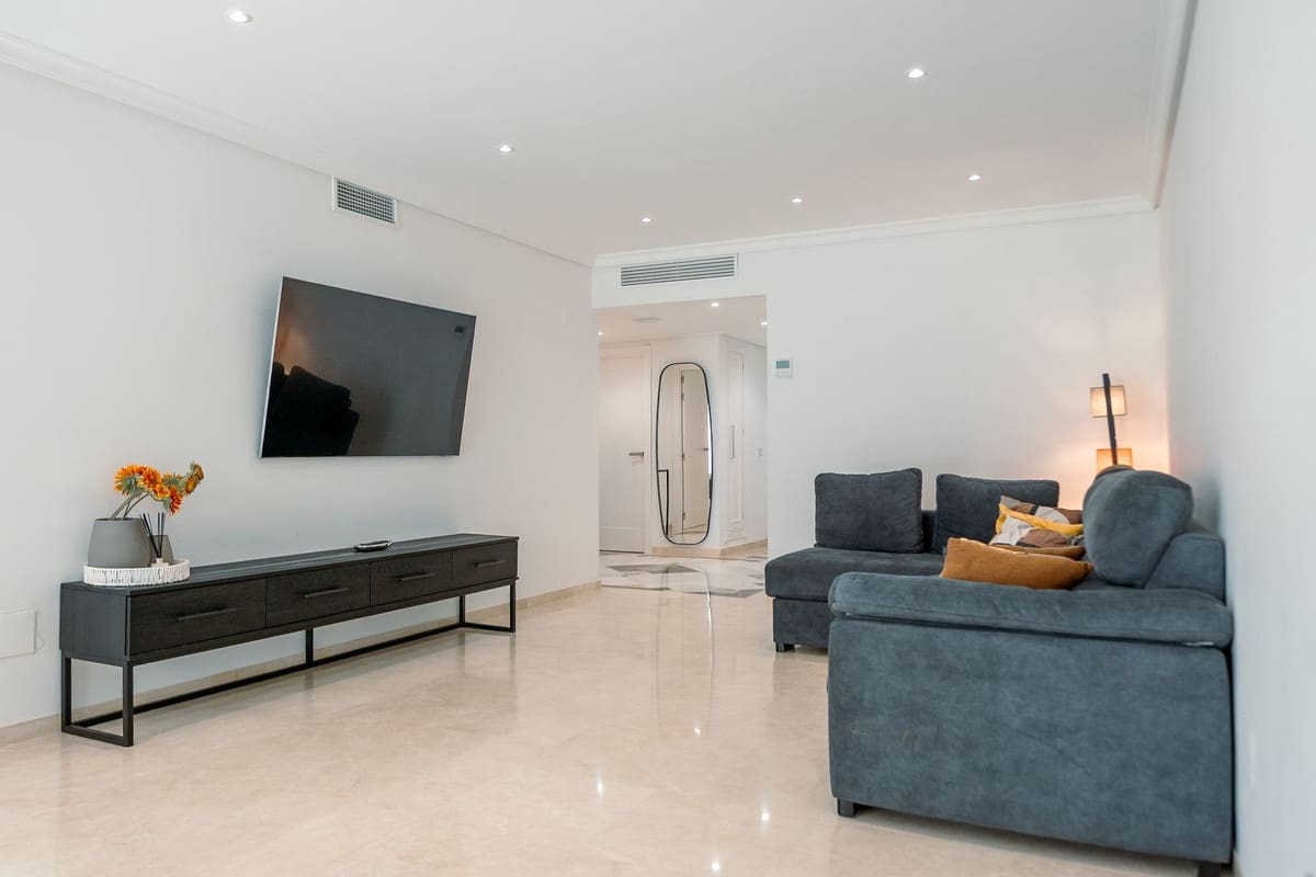 3 bedroom Apartment for rent in Estepona with pool garage - € 3,750 (Ref: 9115593)