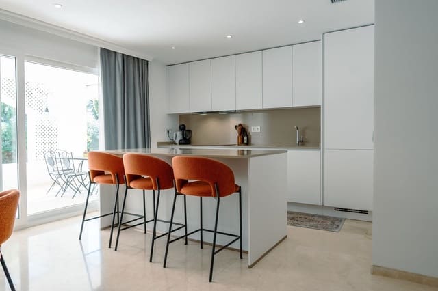 3 bedroom Apartment for rent in Estepona with pool garage - € 3,750 (Ref: 9115593)