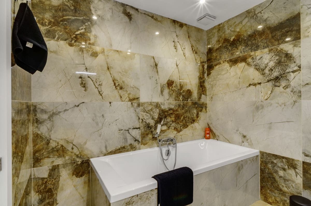 3 bedroom Apartment for rent in Estepona with pool garage - € 3,750 (Ref: 9115593)