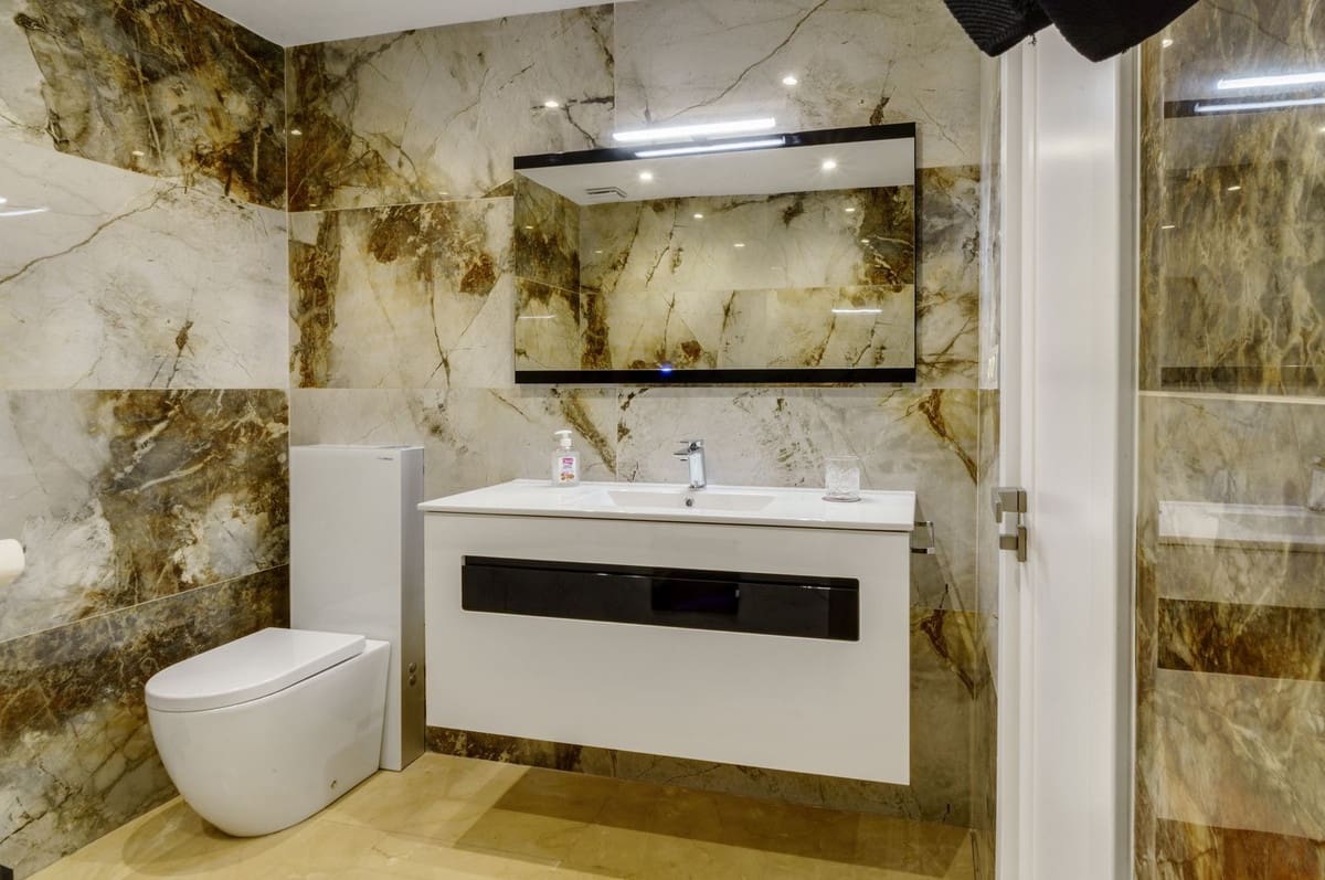 3 bedroom Apartment for rent in Estepona with pool garage - € 3,750 (Ref: 9115593)