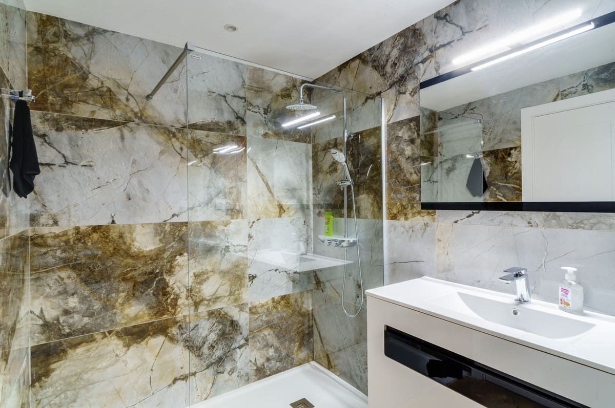 3 bedroom Apartment for rent in Estepona with pool garage - € 3,750 (Ref: 9115593)