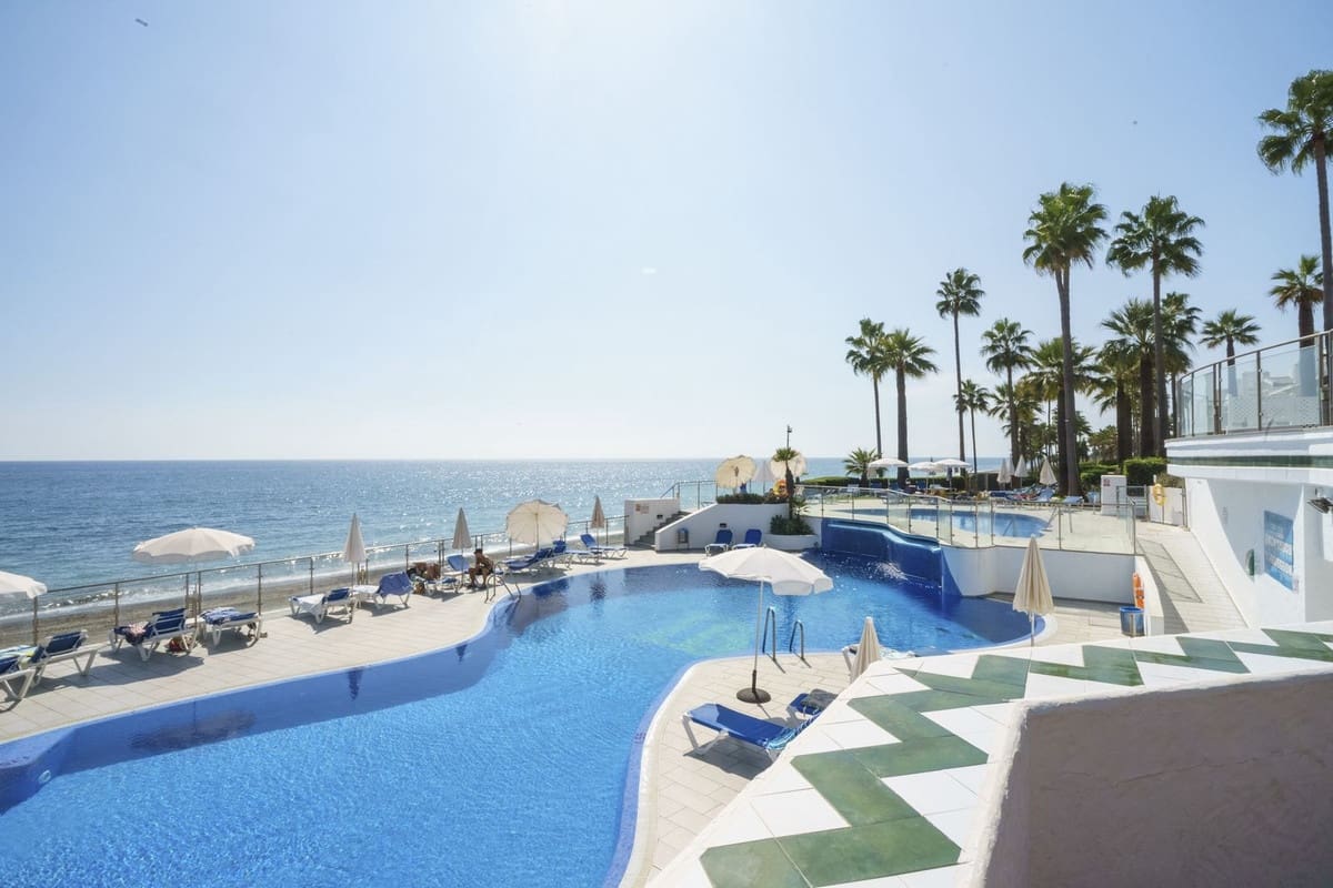 3 bedroom Apartment for rent in Estepona with pool garage - € 3,750 (Ref: 9115593)