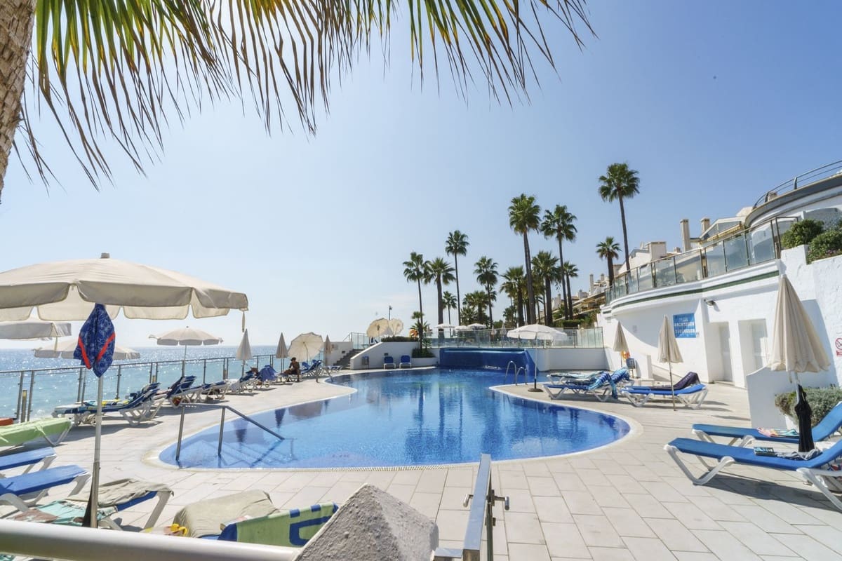 3 bedroom Apartment for rent in Estepona with pool garage - € 3,750 (Ref: 9115593)