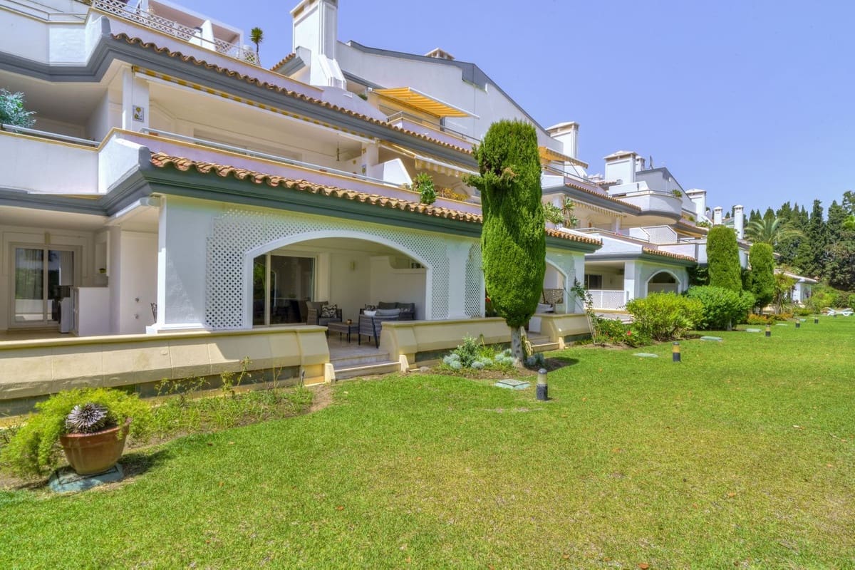 3 bedroom Apartment for rent in Estepona with pool garage - € 3,750 (Ref: 9115593)