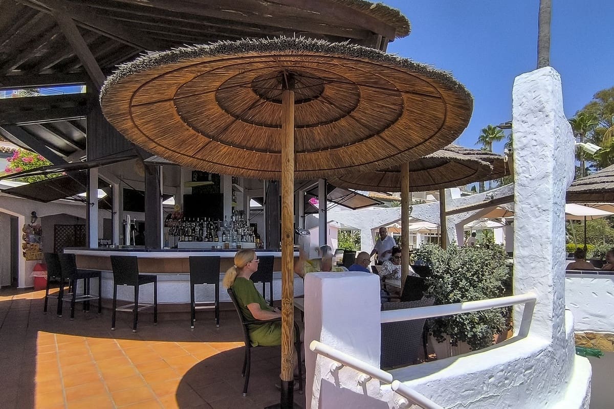 3 bedroom Apartment for rent in Estepona with pool garage - € 3,750 (Ref: 9115593)