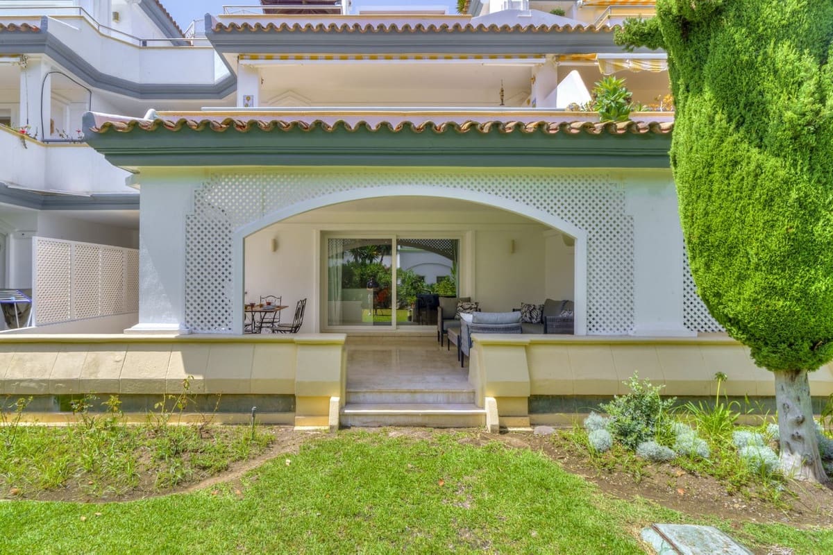 3 bedroom Apartment for rent in Estepona with pool garage - € 3,750 (Ref: 9115593)