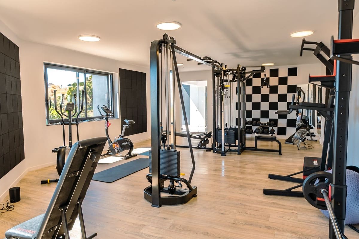 6 sypialnia Willa na kwatery wakacyjne w Benahavis z basenem garażem - 18 500 € (Ref: 9121453)