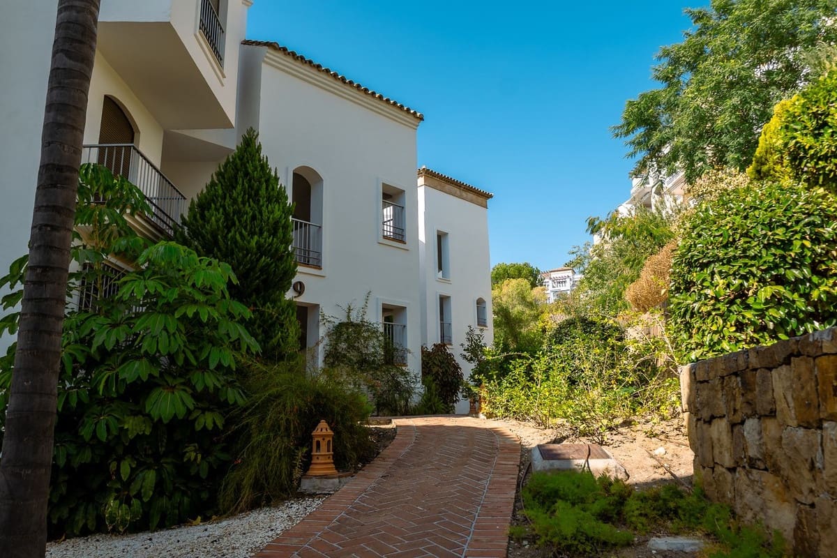 3 soveværelse Lejlighed til salg i Los Arqueros med swimmingpool garage - € 495.000 (Ref: 9320022)