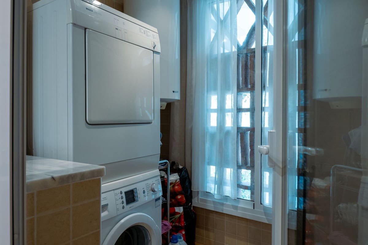 3 slaapkamer Appartement te koop in Los Arqueros met zwembad garage - € 495.000 (Ref: 9320022)