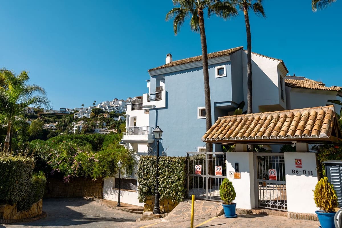 3 slaapkamer Appartement te koop in Los Arqueros met zwembad garage - € 495.000 (Ref: 9320022)